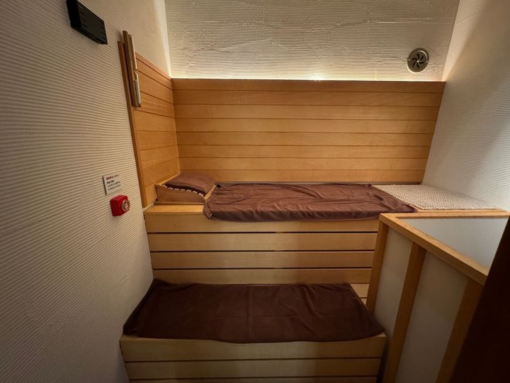 デラックスルームのサウナ室