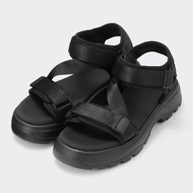 GUの黒テープサンダル