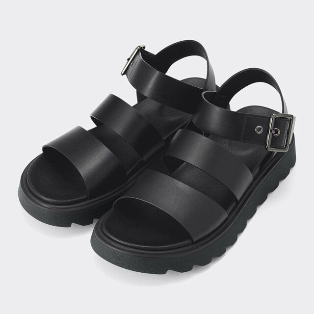 GUの黒ベルトサンダル