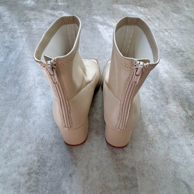 GUウルトラストレッチオープントゥブーツのジップ部分