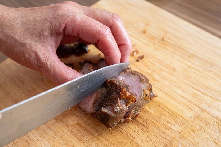 チャーシューを切る