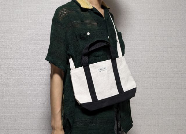 ミニバッグを持った姿