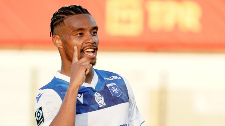 欧州で15ゴールのオナイウ阿道、オセール監督が秘話を明かす 「スポーツ面と人間性の全てを発揮した」