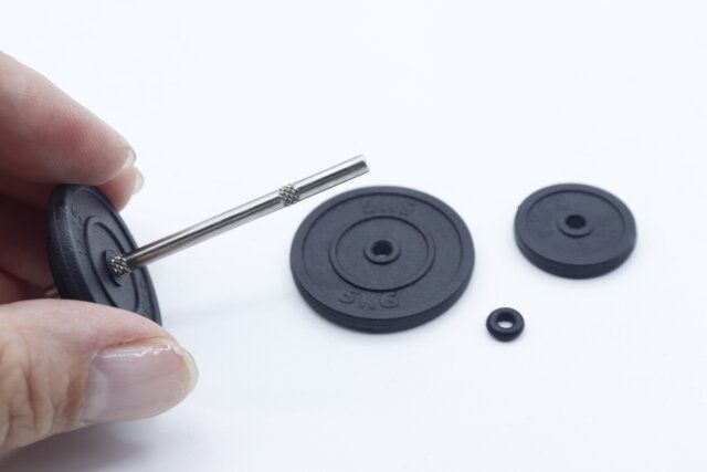 セリアのミニチュア ダンベルはシャフトを外せる