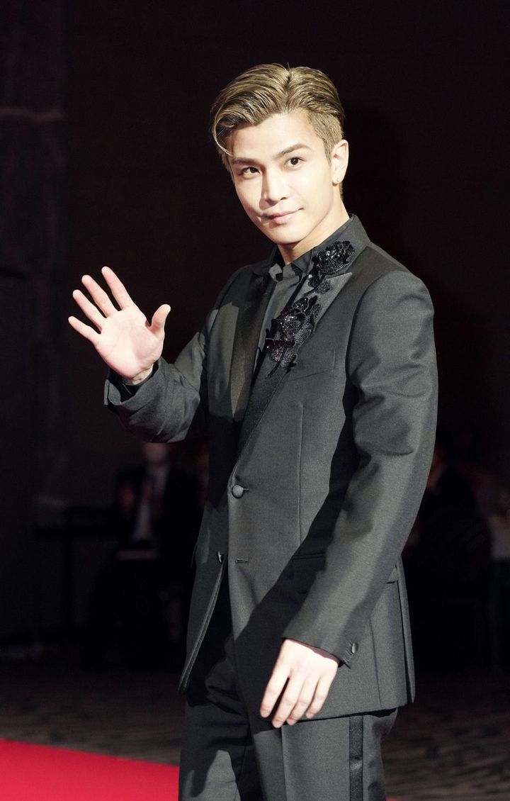 ドラマ「虎に翼」で判事の花岡を演じる岩田剛典、ベストドレッサー賞受賞時の写真