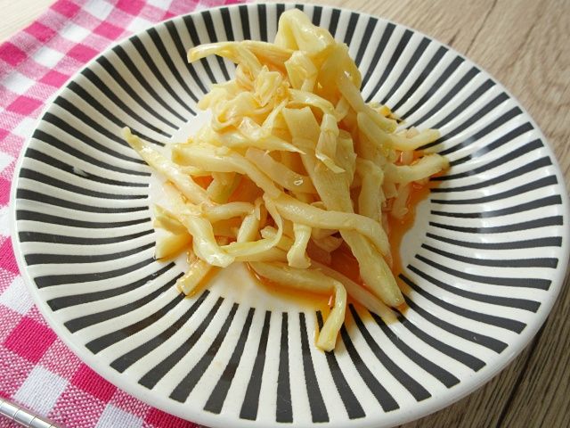 皿に出した「台湾 辛うまっ。穂先メンマ」