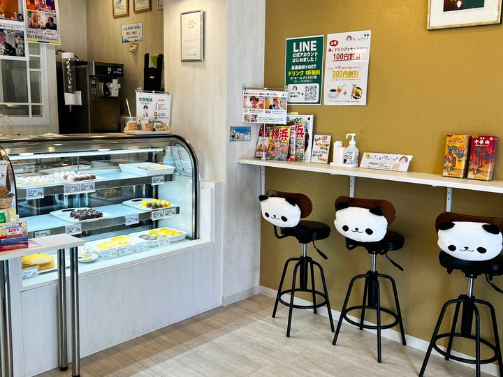 「ちーさん家のマーラーカオ」の小さなイートインスペース