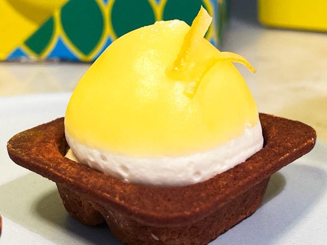 お皿に乗った「チーズワンダーイエロー」