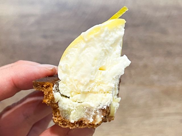 手に持った「チーズワンダーイエロー」