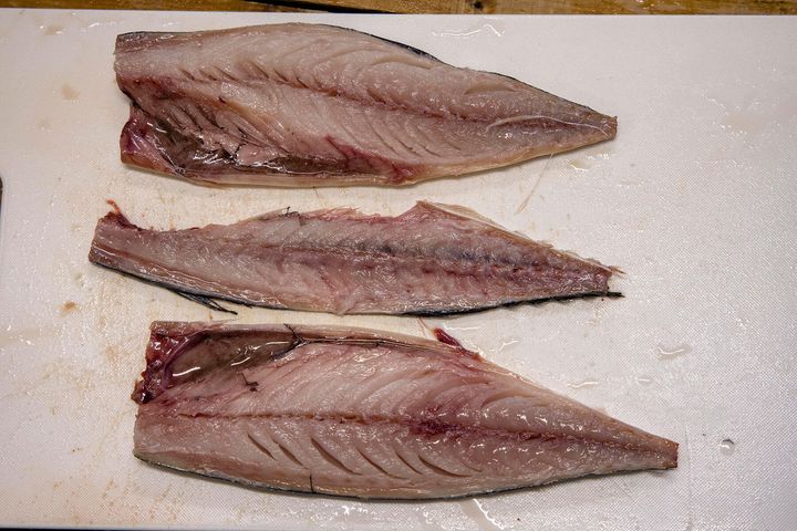 中骨を切り離す