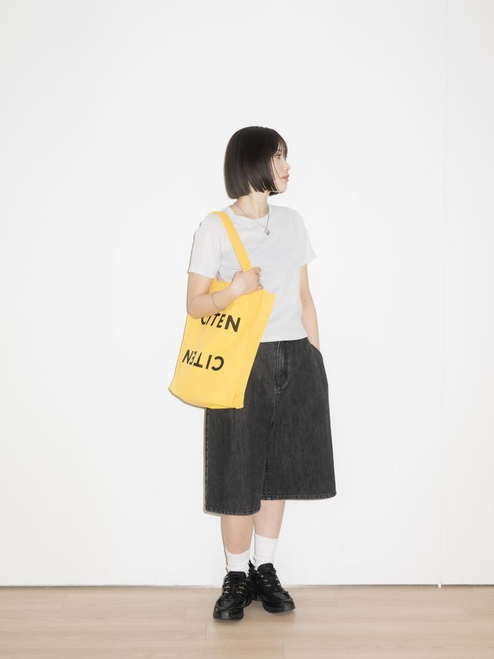 画像: Tシャツ￥3,960、ショーツ￥6,930、バッグ￥2,580すべて【シテン】 その他／本人私物 出典：シテン