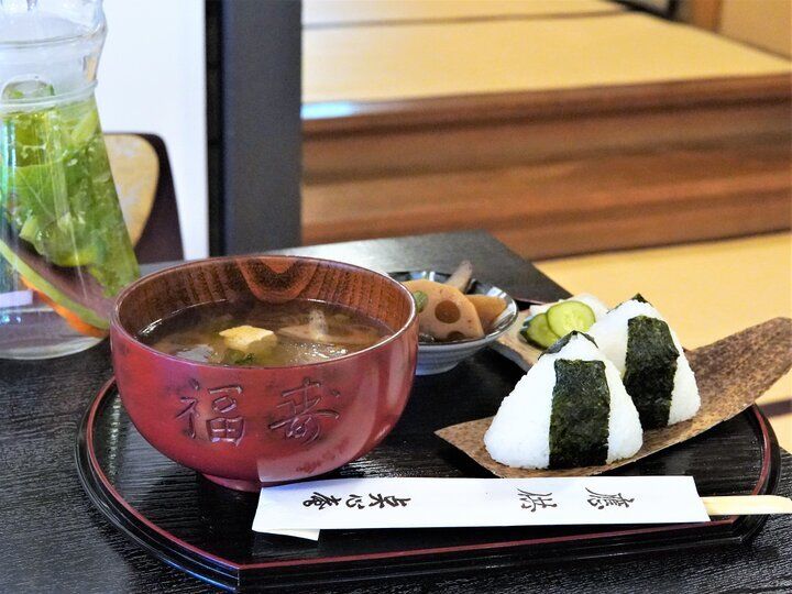 北鎌倉のアジサイ散歩とカフェめぐり♪深く澄んだ明月院ブルーが魅了する6月の古都