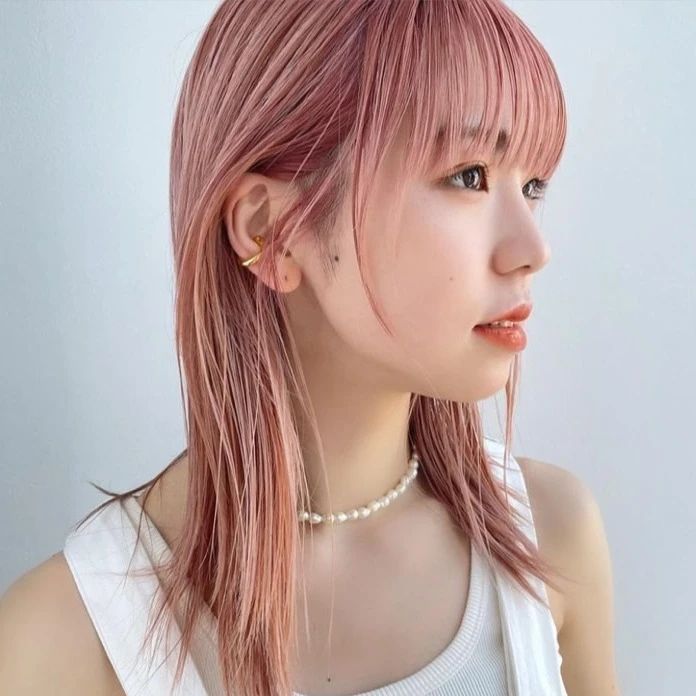 【トレンド要素満載の最旬髪型】くびれレイヤーカット&抜け感前髪が今ドキ！ ピンクベージュが可愛いミディアム_4