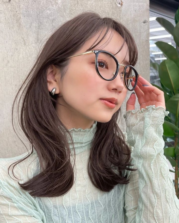 ミディアム ヘア 髪型 ヘアスタイル 前髪あり レイヤーミディアム レイヤーヘア