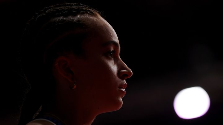 195cmイブラヒモヴィッチの腕で懸垂をしていた美女は誰なのか