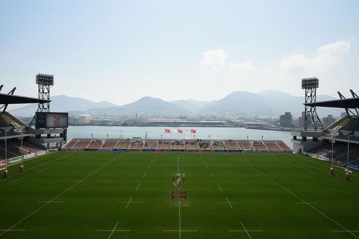 素晴らしすぎる絶景！海と調和する世界の美しいスタジアム3選