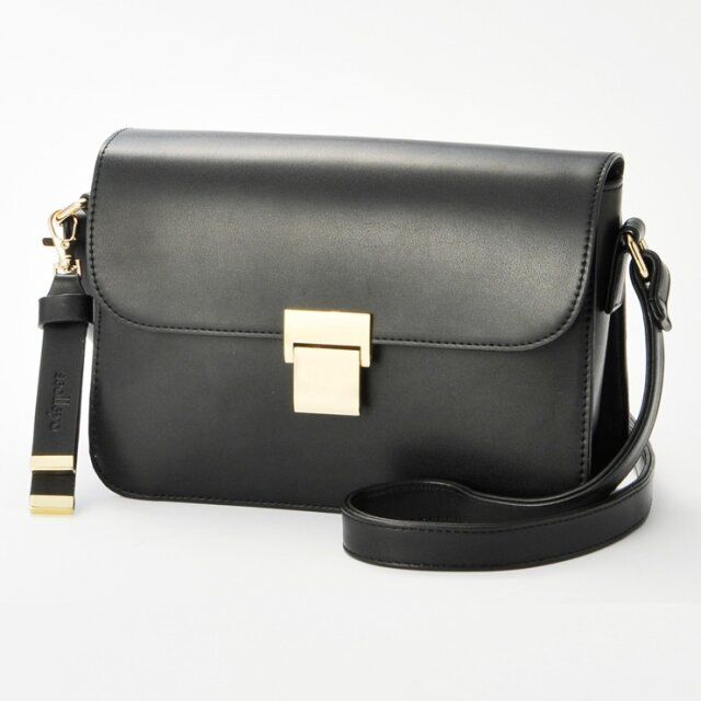 しまむらのレディース高見え黒ゴールド金具かぶせバッグ