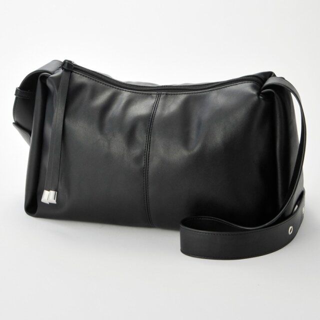 しまむらのレディース高見え黒合皮バッグ