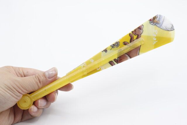 ダイソー 水をはじく扇子（くまのプーさん） 持ち運び