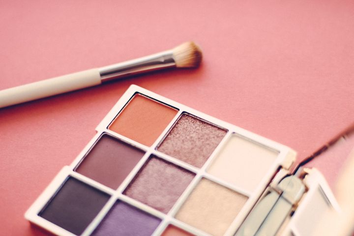 老け見え注意！40・50代が避けるべきトレンドアイメイク