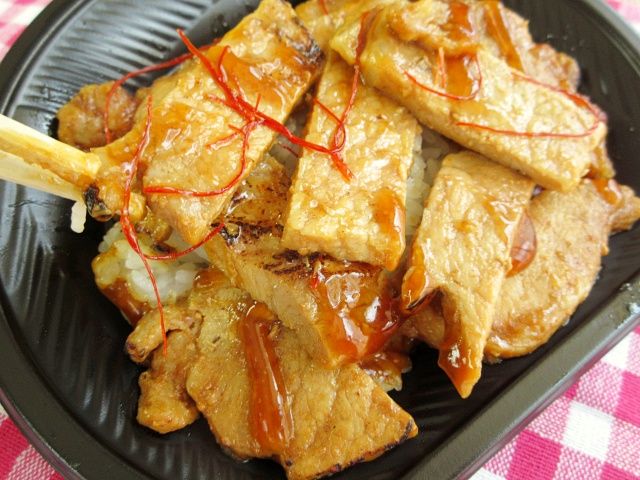 厚切りロースの山盛り