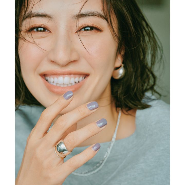 スウェットコーデ,シルバーアクセ,岡本あずさ