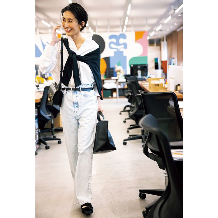 デニムコーデ,オフィスコーデ,白シャツコーデ,アッパーハイツのデニム,神山まりあ
