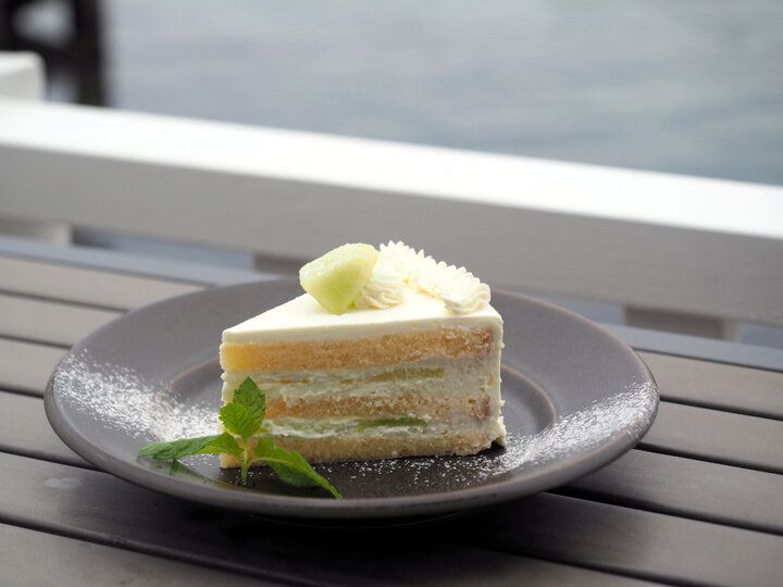 葉山の絶景と名物ブイヤベースのランチを満喫♪ 小さな海岸に佇むオトナの隠れ家「レストラン ラ・マーレ」