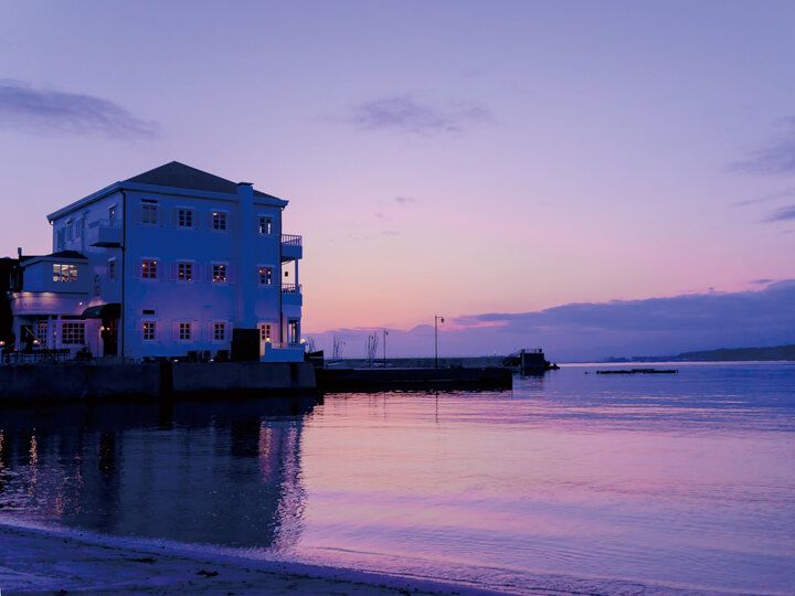 葉山の絶景と名物ブイヤベースのランチを満喫♪ 小さな海岸に佇むオトナの隠れ家「レストラン ラ・マーレ」