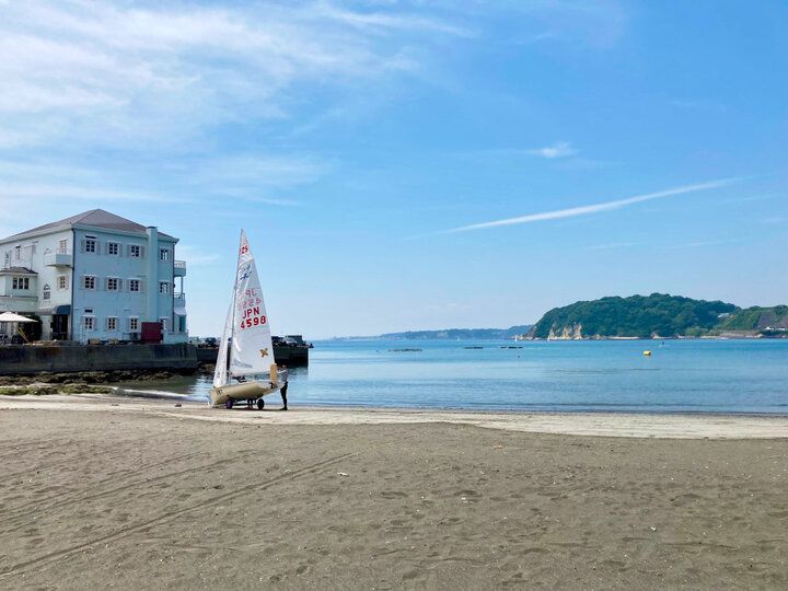 葉山の絶景と名物ブイヤベースのランチを満喫♪ 小さな海岸に佇むオトナの隠れ家「レストラン ラ・マーレ」