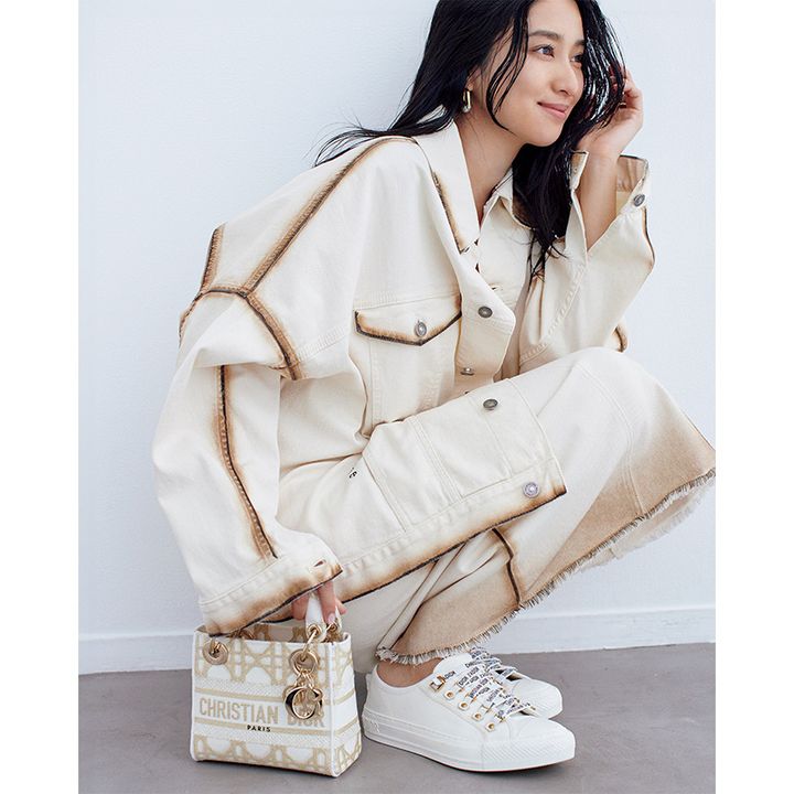 武井咲,DIOR,ディオール,モノトーンコーデ,ワントーンコーデ,デニムコーデ