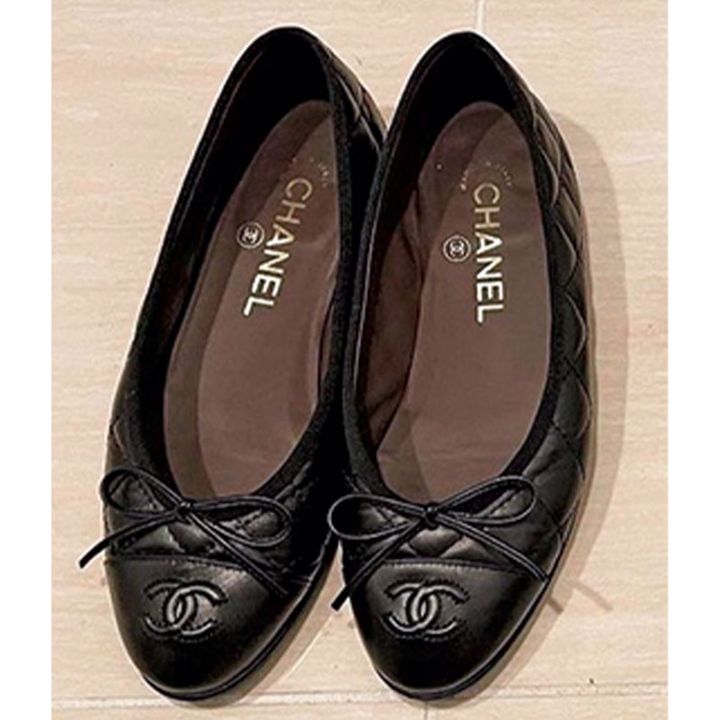 シャネルのキルティングデザインのシューズ