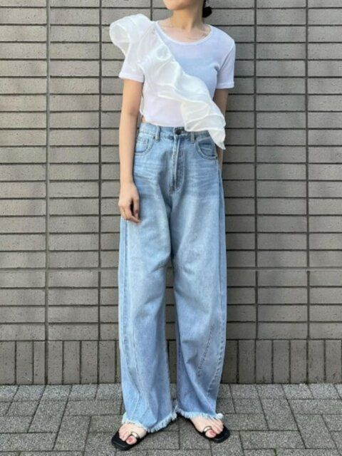 デニムパンツのコーデ