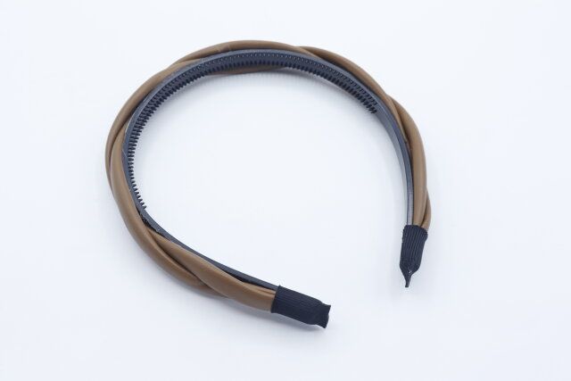 ダイソー カチューシャ（エコレザー、ツイスト）