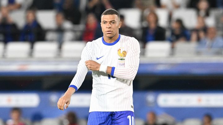 エムバペのレアル“0円”移籍、バイエルンSDが批判 「サッカー界の棺桶に釘を打つもの」