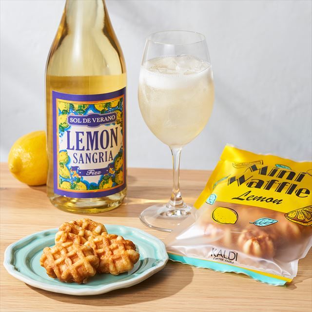 （上）サングリア・スパークリング、（下）ミニワッフルレモン