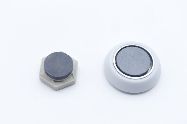 ダイソー 強力マグネット 30mm ヨーク付 4個入 ヨーク 比較