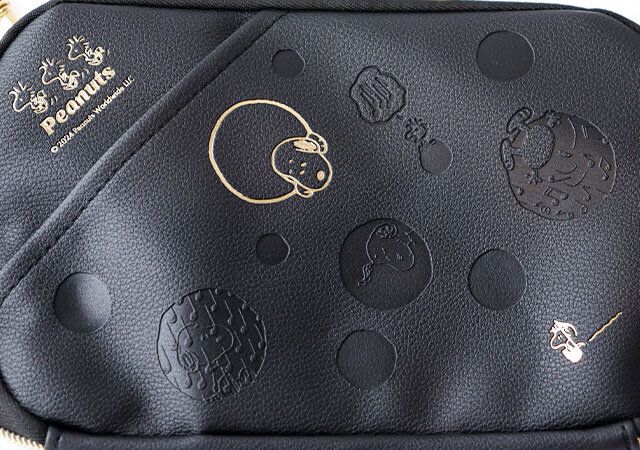 スヌーピーのゴールド箔押しデザイン