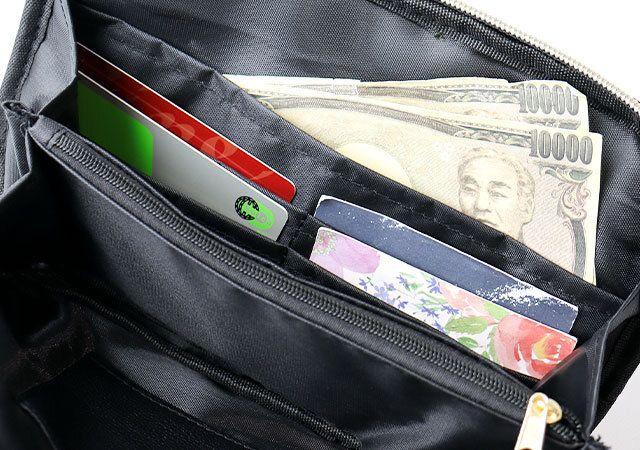 宝島社付録のお財布機能付きスマホショルダー