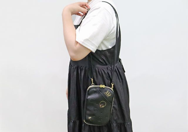 スヌーピーのスマホショルダー付録コーデ