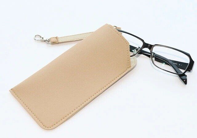 セリアのメガネケースループ付き