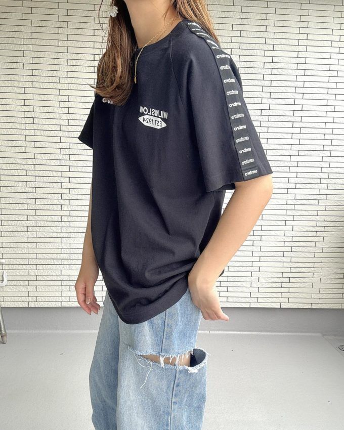 しまむらメンズ「umbro袖テープ半袖Tシャツ」