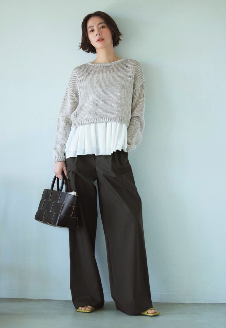 カレンソロジーのキャミソールとドゥーズィエムクラスのパンツのコーデ