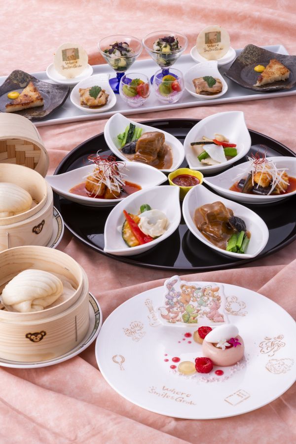 前菜 中国蒸しパン スズキの唐揚げと野菜のスパイシーソース イカとツブ貝の炒め 豚肉と揚げ豆腐の醤油煮込み 桃のムースとシナモン香る桃のコンポート ライチーソルベ