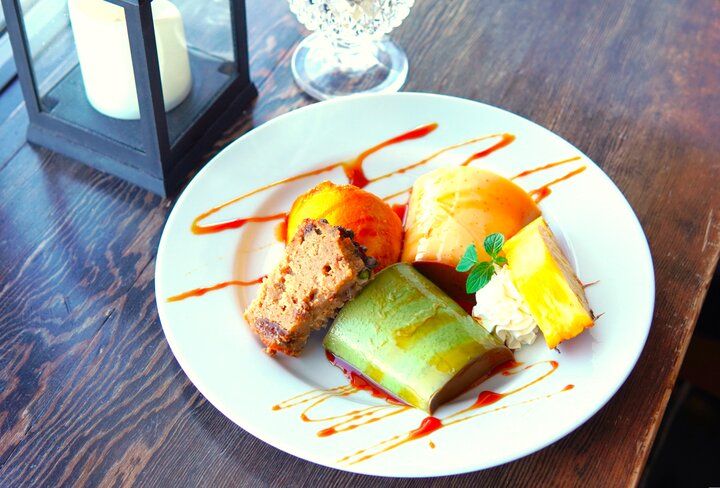 富士山を見渡す海辺の絶景テラスで味わうビーカープリン♪「マーロウ 葉山マリーナ店」