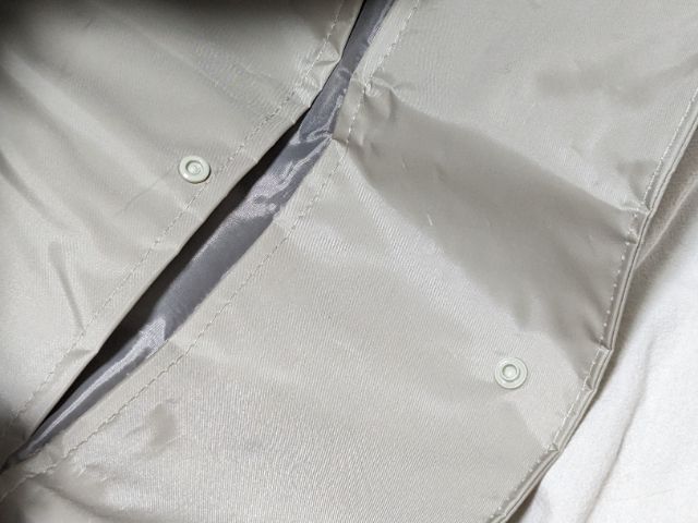 フラップ付き内ポケット