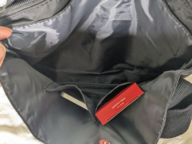 mozショルダーバッグポケットに収納