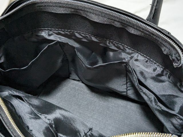 メインポケット3つ