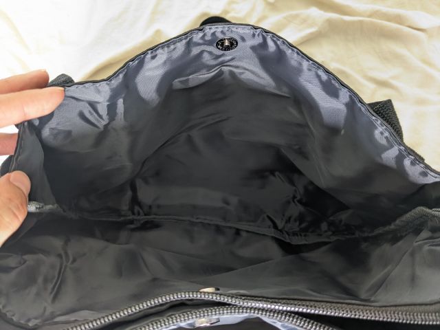 mozショルダーバッグ中