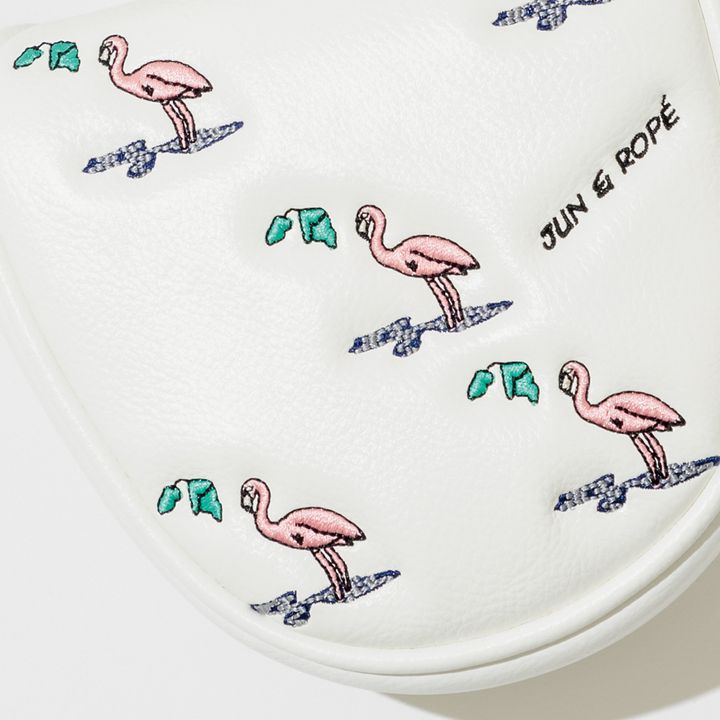 キャディバッグの中もグリーン周りも。夏っぽくおしゃれにキマるパターカバー